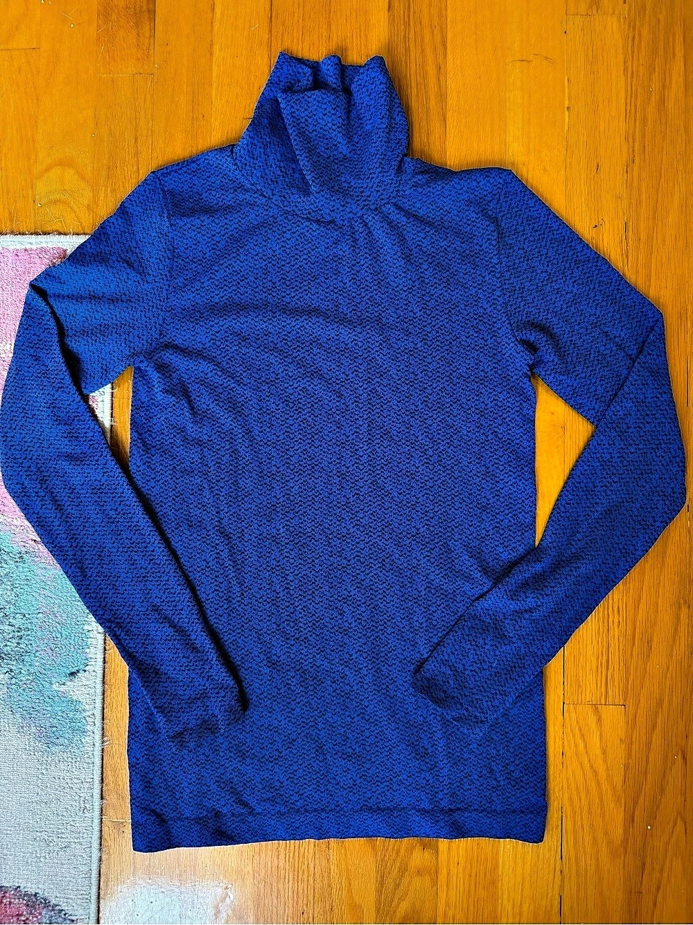 Athleta Flurry Peak Turtleneck Blue Geometric Long Sleeve Small